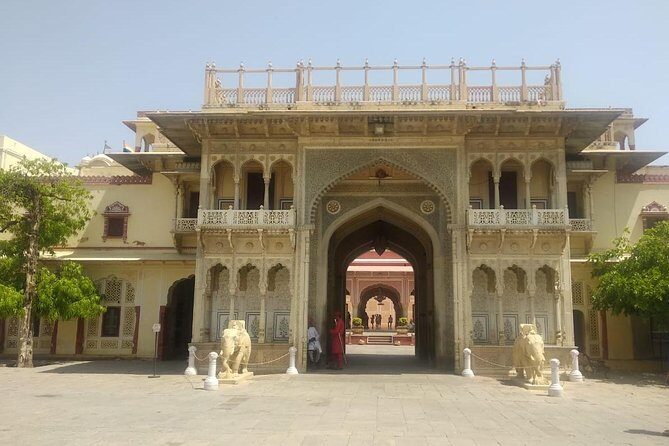 Private Jaipur Full One Day Tour In Pink City With Guide - Amber Fort Area: Why This Stop Is the Anchor of the Day