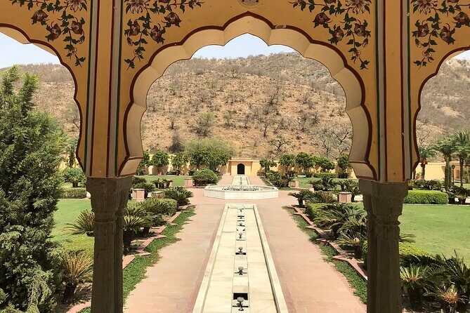 Private Jaipur Half-Day: Amber Fort, Stepwell, Jal Mahal & Gaitor - Jal Mahal: the Water Palace pause that feels like a postcard