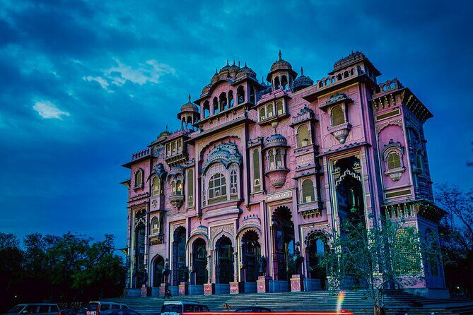Private Jaipur Night Tour with Nahargarh Sunset Views - Stop 4: Hawa Mahal Area from Outside at Night