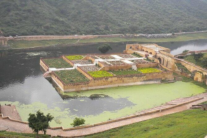Private Jaipur Pink City Tour by Car & Driver with a Tour Guide - Price and value: why the $17 private setup can be a bargain