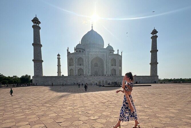 Private Same-Day Taj Mahal & Agra Fort Tour from Jaipur by Car - In Agra: Meeting Your Local Guide