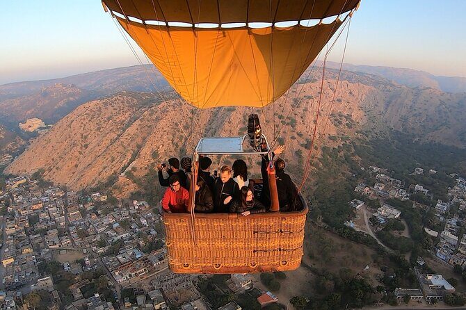 SkyWaltz Hot Air Balloon Safari - From pickup to balloon fill: the part that feels safest
