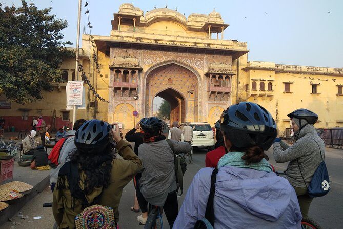 Small-Group Early Morning Pink City Bike Tour - Meeting at Moustache Jaipur and getting your bearings