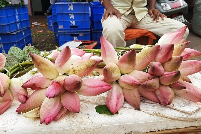 Take in the Beauty of an Early Morning with Fresh Flowers - Stop 2: Kale Hanumanji Ka Mandir and the Oldest Flower Market Scene
