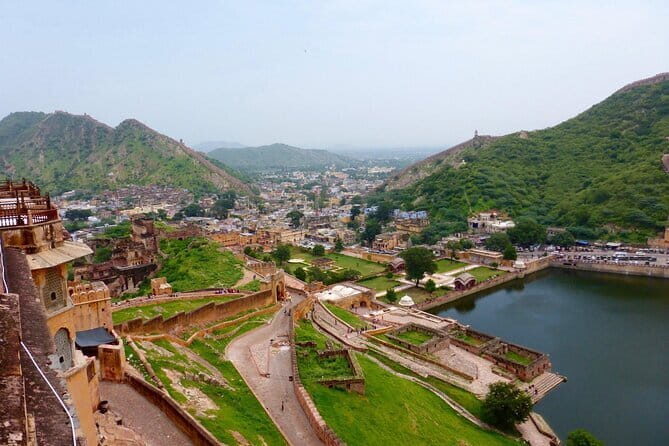 Travel Through the Streets of Jaipur by Tuktuk with a Local - Stepwell Ramgarh and the Gatore elephant stop: texture beyond the postcards
